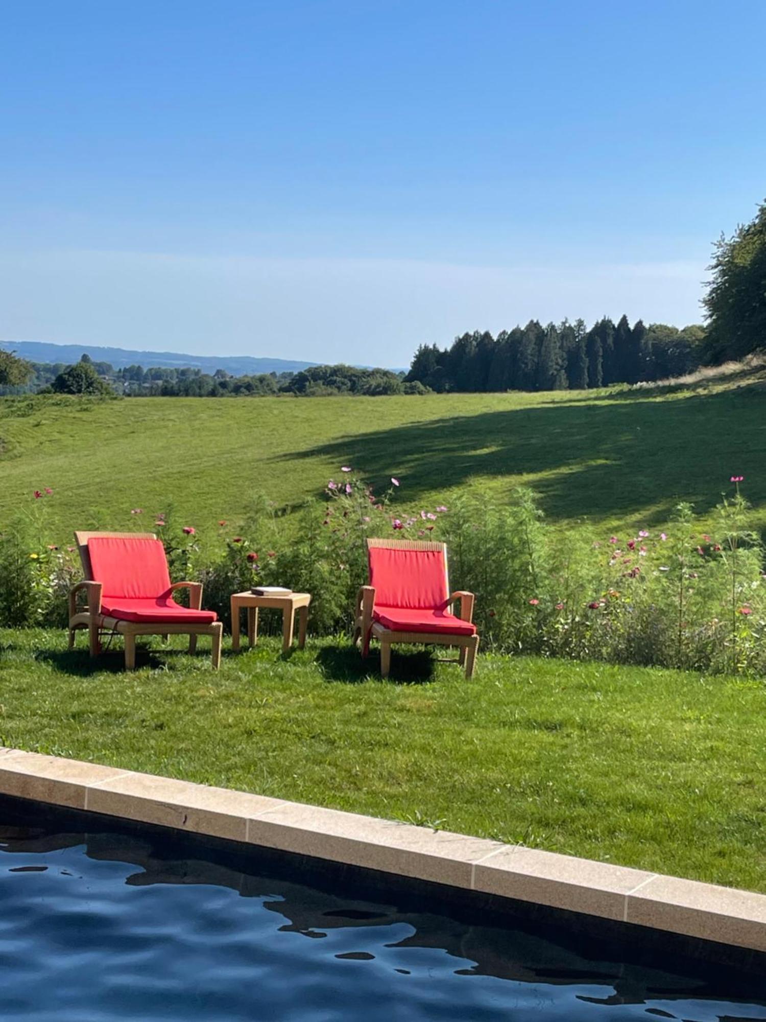 Domaine De Montmery Sa Piscine Son Jardin Ses Espaces Ambazac Exterior foto
